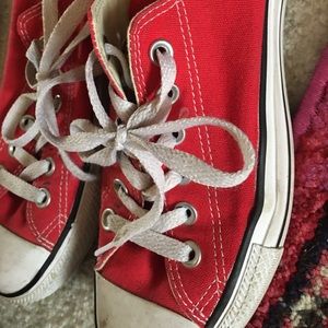 red converse low-top shoes
